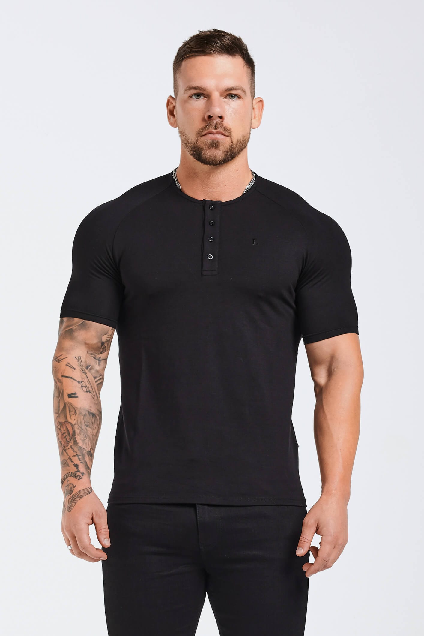 BLUSA HENLEY COM BOTÕES NA FRENTE - PRETA