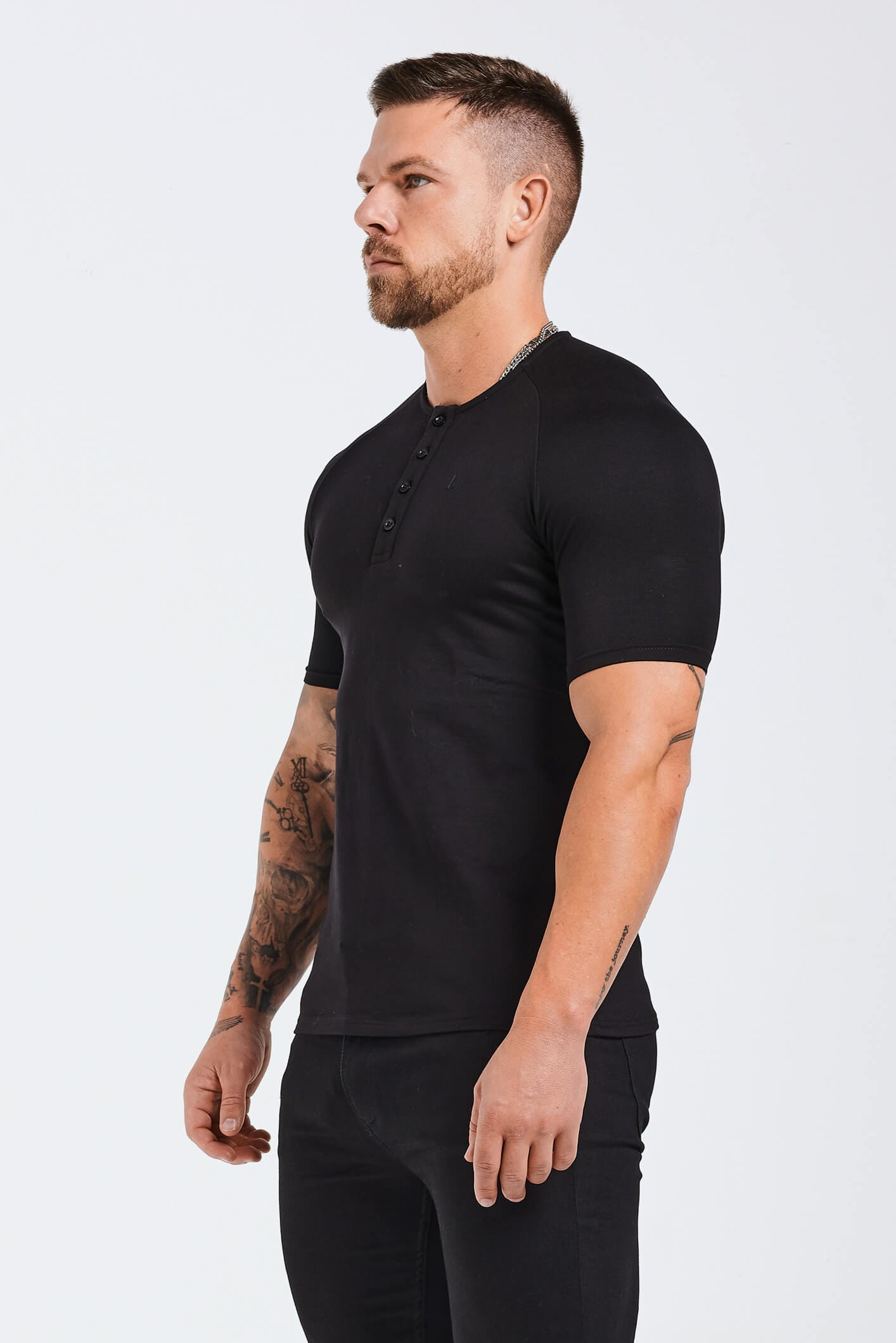 BLUSA HENLEY COM BOTÕES NA FRENTE - PRETA